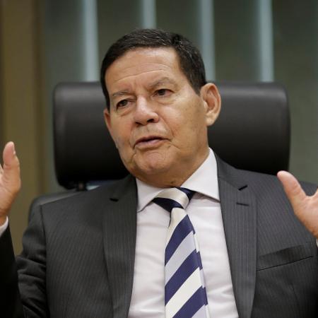 Vice-presidente Hamilton Mourão criticou aqueles que associam o governo Jair Bolsonaro a regimes militares - Ueslei Marcelino/Reuters