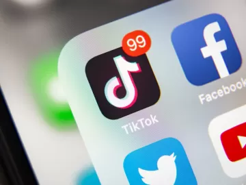 IA? Nada disso! Jovem 'viciado' no TikTok é o que pode mudar Google de vez