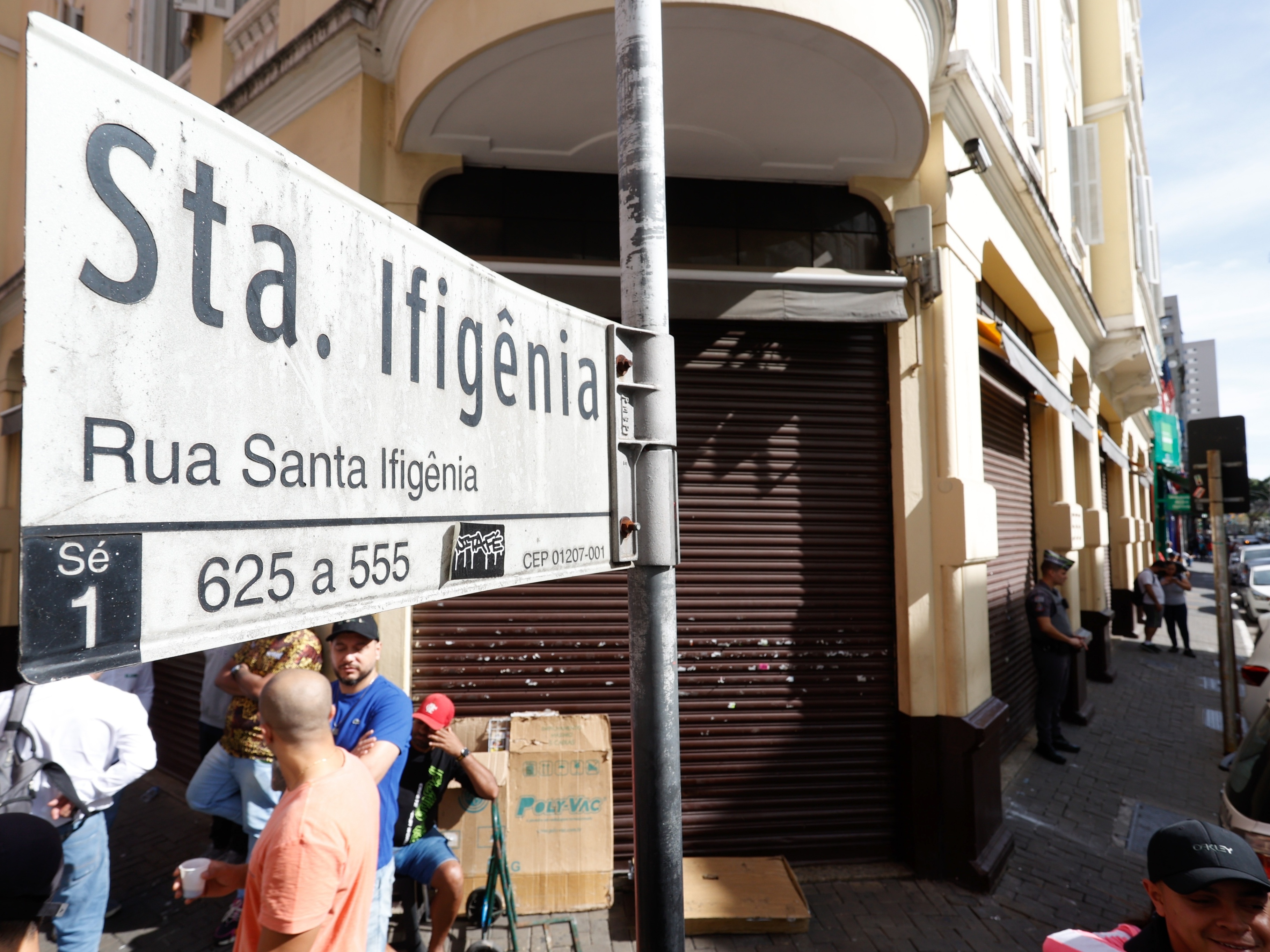 Se incomodar muito, tá na rua. É assim no futebol de base.