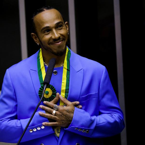 Lewis Hamilton recebe título de cidadão honorário do Brasil na Câmara dos Deputados, em Brasília