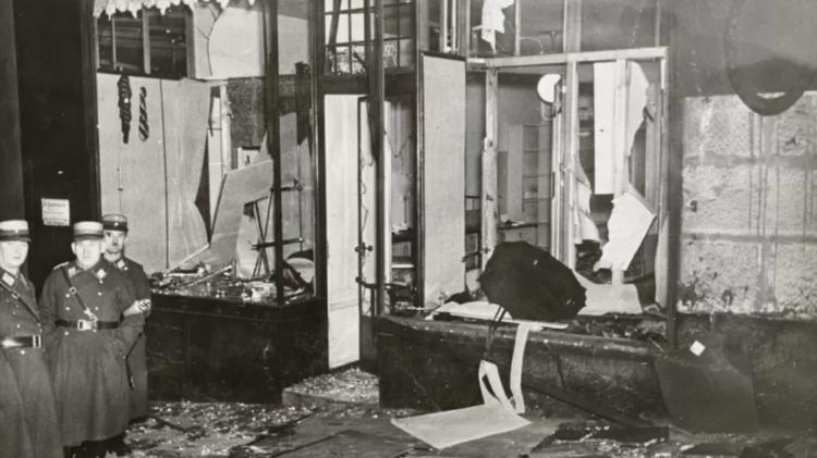 A destroyed shop window waiting for Nazi officers - YAD VASHEM - YAD VASHEM