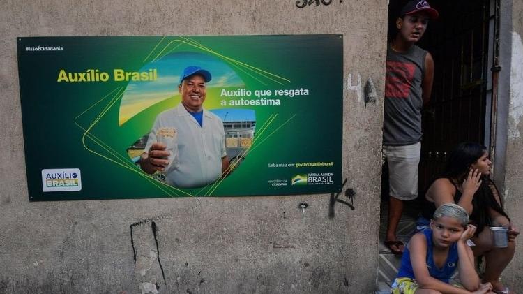 Manutenção de R$ 600 do Auxílio Brasil em 2023 e valor extra por crianças deve custar R$ 175 bilhões - Getty Images - Getty Images