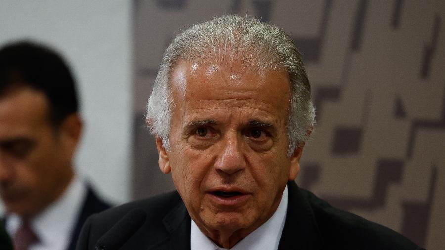4.mai.2023 - O ministro da Defesa, José Múcio Monteiro, participa de audiência pública no Senado