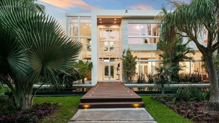 Jogador de basquete Tyler Herro, de 23 anos, comprou uma mansão em Miami por R$ 49 milhões