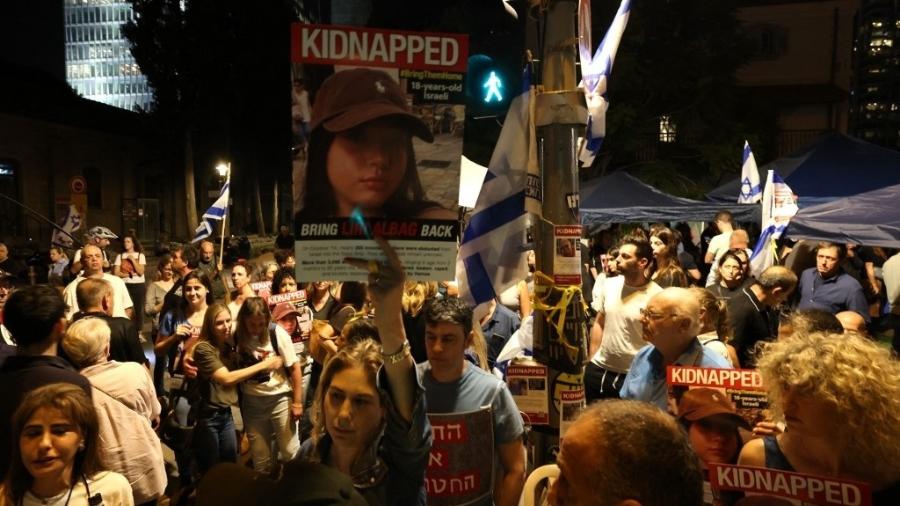 Israelenses pedem pela liberação dos reféns sequestrados pelo Hamas