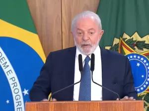 Lula sanciona regra que cria teto de 2,5% para ganho real no salário mínimo