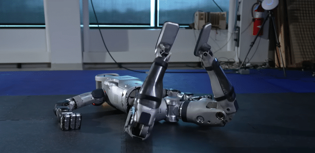 Robô humanoide se contorce tanto que até lembra o 'Exorcista'; veja imagens