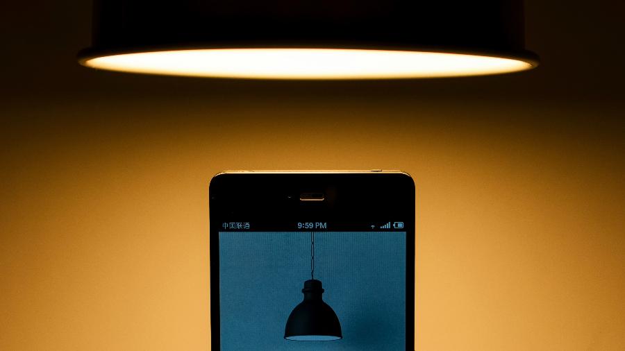 Em um futuro próximo, você poderá usar uma luminária para acessar a internet - Lin Zhizhao/ Unsplash