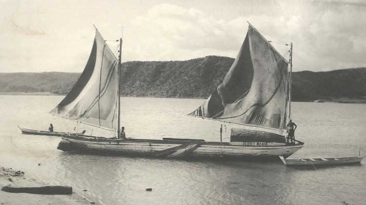 A canoa de tolda Luzitânia no Baixo São Francisco nos anos 1970 