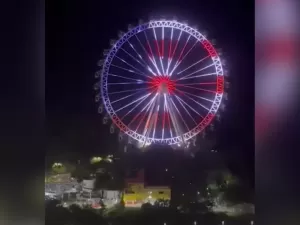 Roda-gigante em Balneário Camboriú projeta bandeira dos EUA após eleição