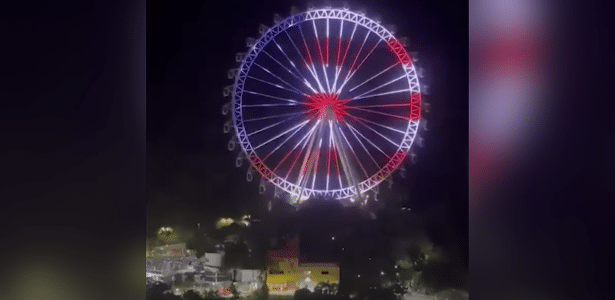 Roda-gigante de Balneário Camboriú projeta bandeira dos EUA