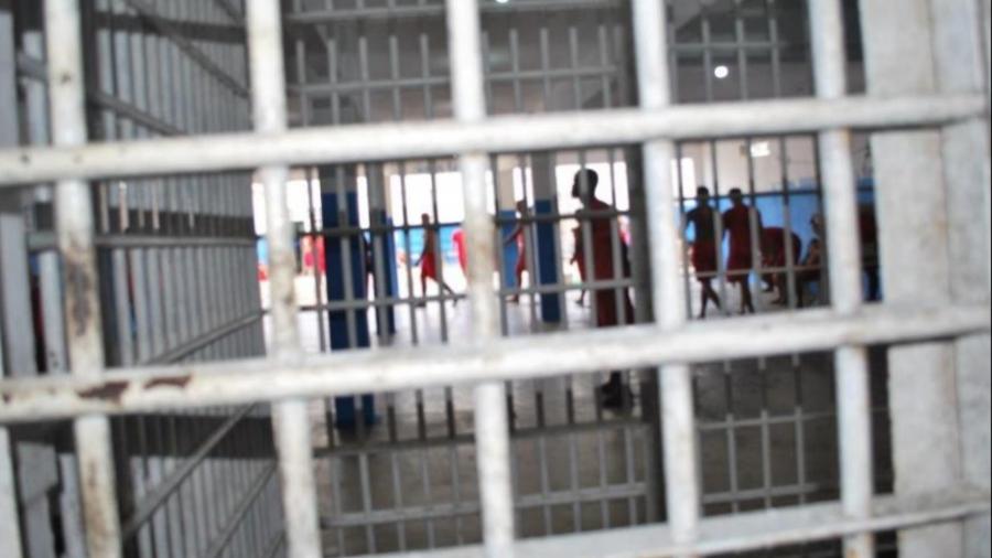 Presos caminham no presídio Baldomero Cavalcante, em Maceió Presos caminham no presídio Baldomero Cavalcante, em Maceió