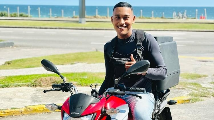 João Vitor trabalhava como motoboy no Rio de Janeiro; ele vendeu a moto e tentou migrar para os EUA