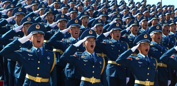 Soldados participam da imponente parada militar em celebração pelos 70 anos da vitória da China contra o Japão na Segunda Guerra Mundial, em Pequim - Zheng Huansong/Xinhua
