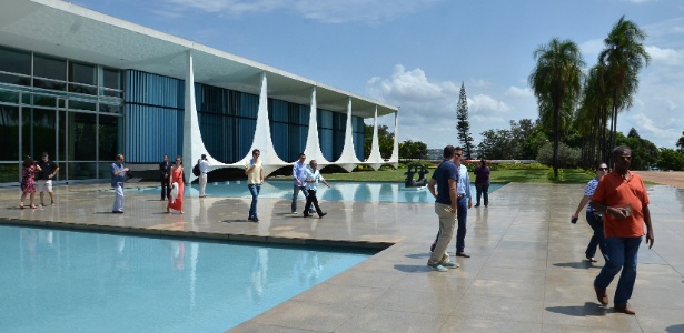 Turistas visitam o Palácio da Alvorada em 2015 - Renato Costa - 9.dez.2015/Folhapress