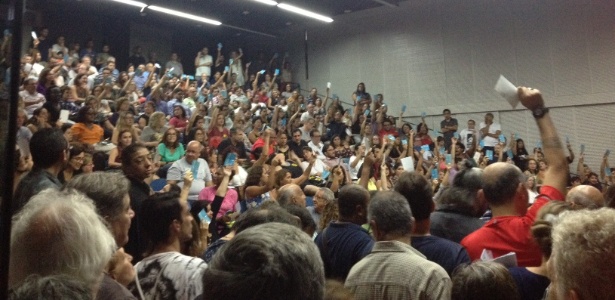 Professores da Uerj decidem em assembleia pela volta às aulas - Carolina Farias/UOL
