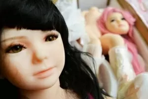 Governo britânico critica Amazon por permitir venda de 'bonecas ...