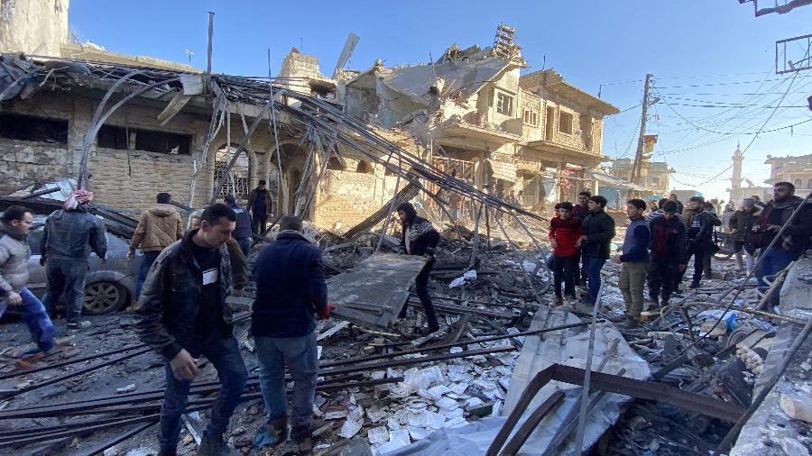 11.jan.2020 - Mercado destruído após atasques aéreos na cidade de Binnish, em Idlib, província da Síria - Omar Haj Kadour/AFP