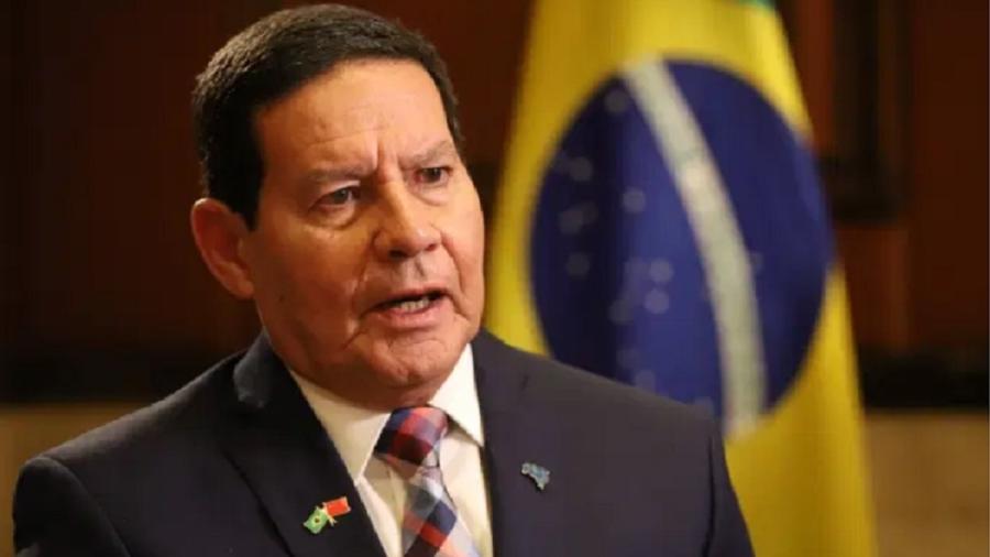 Hamilton Mourão, vice-presidente da República: demonstrou que está afinado com os militares ? é um deles ? e com as medidas técnicas de combate ao coronavírus. Se cai o capitão, entra o general. Bolsonaro pode ter caído na real - Foto: Adnilton Farias/Flickr