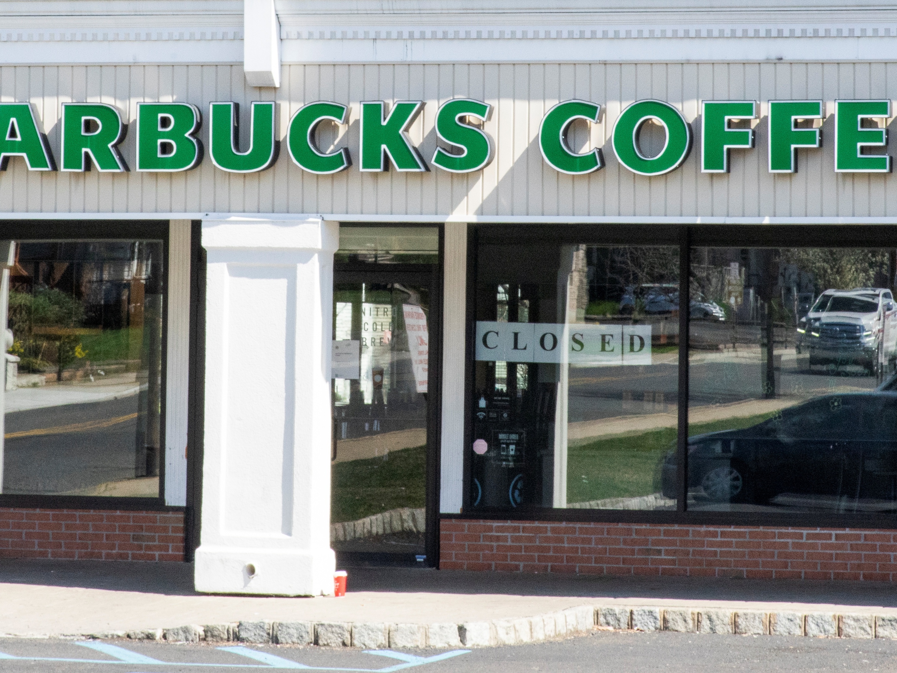 Justiça penhora salário de R$ 130 mil do antigo CEO da Starbucks no Brasil