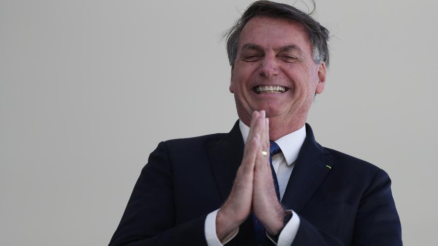 27.abr.2020 - Jair Bolsonaro sorri na rampa do Palácio do Planalto - GABRIELA BILó/ESTADÃO CONTEÚDO