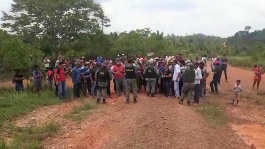 Em 2020, ocupantes ilegais da Terra Indígena Apyterewa, no Pará, cercaram equipe de fiscalização do Ibama e da Força Nacional - Reprodução/redes sociais