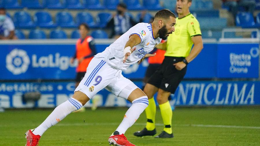 Karim Benzema, do Real Madrid, comemora gol contra Deportivo Alaves - Vincent West/Reuters