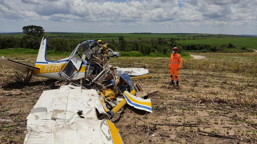 Brasil: Avião cai e piloto morre no interior de Minas Gerais