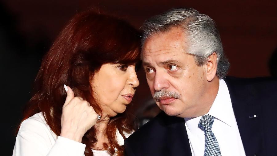 A vice-presidente da Argentina, Cristina Kirchner, fala com o presidente do país, Alberto Fernández, em Buenos Aires - Marcos Brindicci/Getty Images