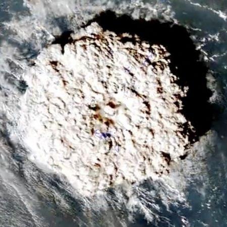 A explosão do vulcão submarino foi registrada em 15 de janeiro - Reuters