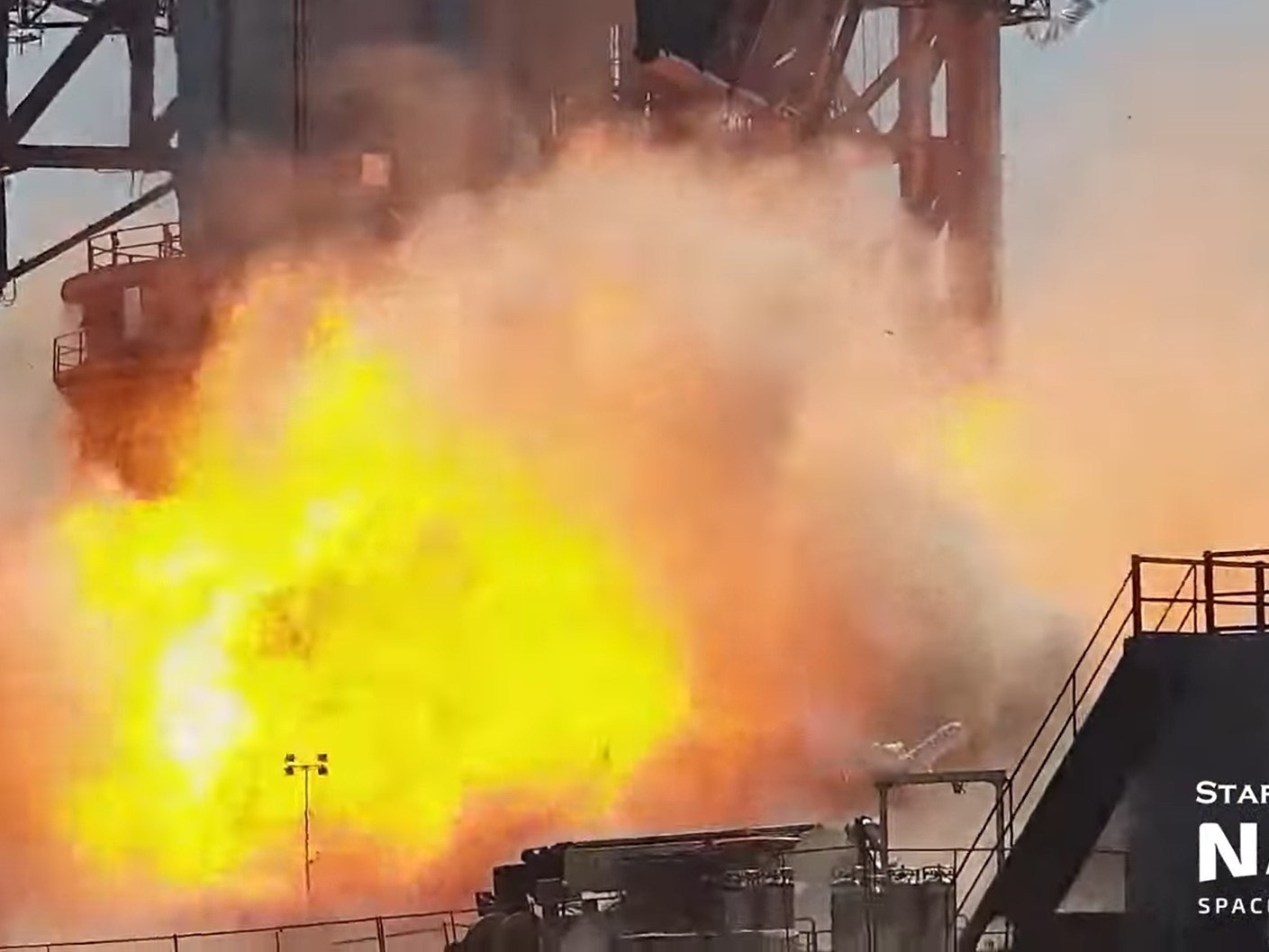 Vídeo: foguete explode na fábrica da SpaceX durante teste