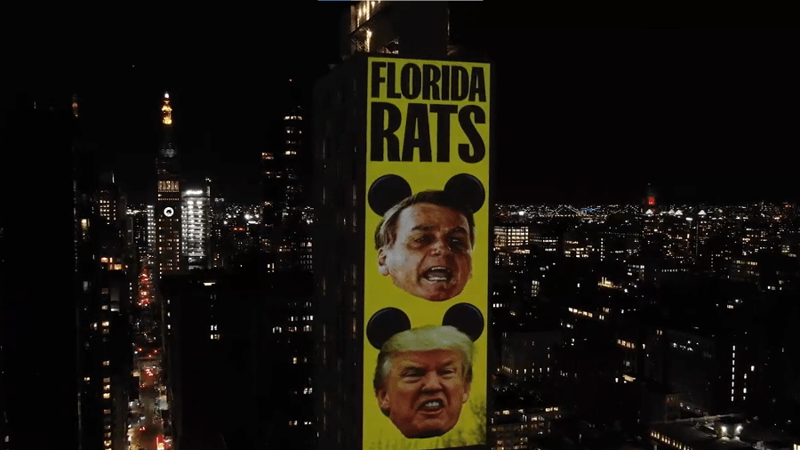 Projeção de vídeo em prédio de Nova York chama os ex-presidentes Jair Bolsonaro e Donald Trump de "ratos da Flórida" - Reprodução