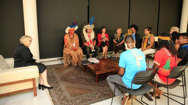 15.set.2022 - Rosa Weber recebe lideranças indígenas no Salão Branco do STF