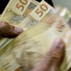 Salário mínimo previsto para 2025 tem alta 2,6% além da inflação - Marcello Casal Jr/Agência Brasil