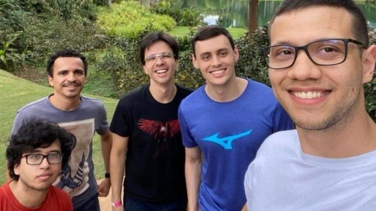 Da esquerda para direita: Thales, Ramon, Rodrigo, Thiago e Hugo são pesquisadores da Unicamp que formam a startup Maritaca AI 