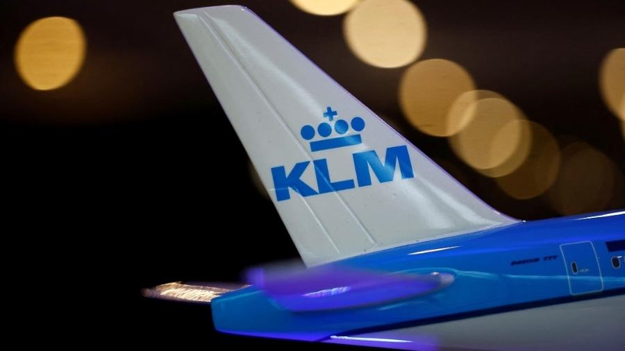 Logotipo da KLM em avião Boeing 777 em Paris, França