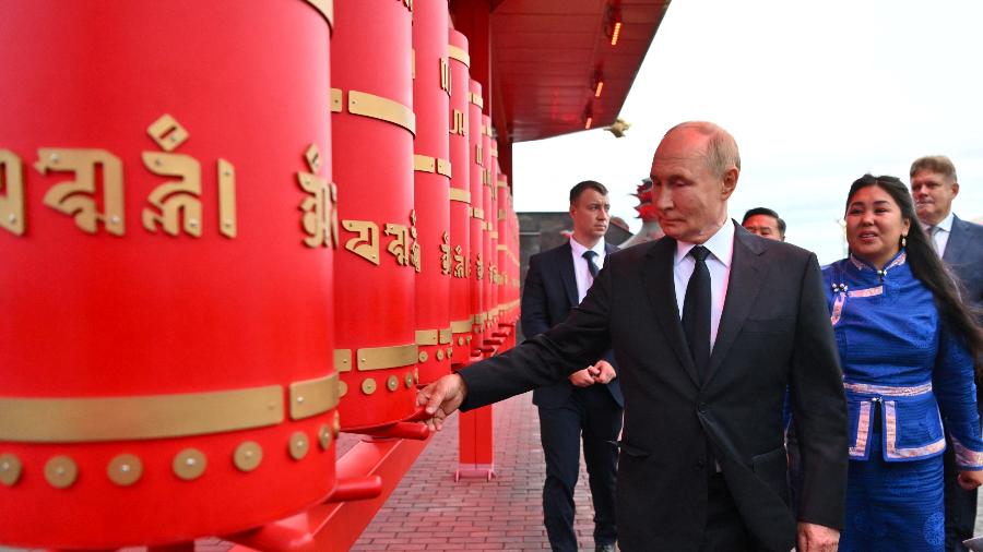 Presidente russo Vladimir Putin visita o mosteiro budista Thubten Shedrub Ling em Kyzyl, na República de Tuva, Rússia, em 2 de setembro de 2024