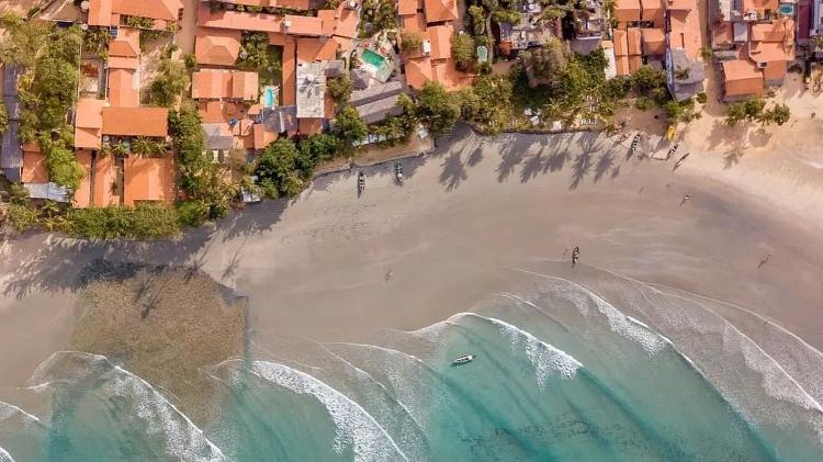 Área à beira mar de Jeri (CE)