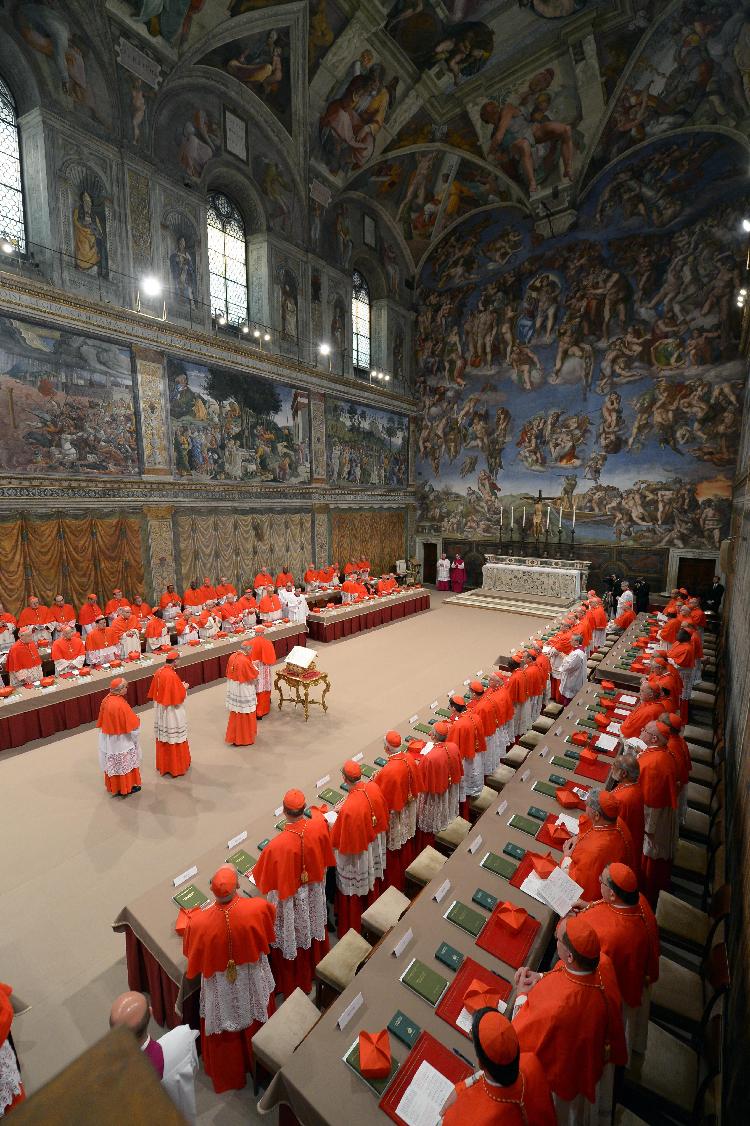 Cardeais reunidos na Capela Sistina para escolha do novo papa em 2013, quando Francisco foi eleito Cardeais reunidos na Capela Sistina para escolha do novo papa em 2013, quando Francisco foi eleito
