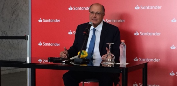 18.abr.2018 - Geraldo Alckmin, pré-candidato à Presidência da República pelo PSDB, concede entrevista coletiva durante evento em São Paulo