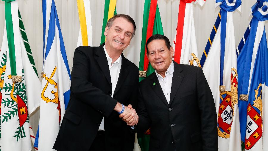 17.mar.2019 - Ex-presidente Jair Bolsonaro (PL) ao lado do ex-vice, general Hamilton Mourão (Republicanos) - Alan Santos/Presidência