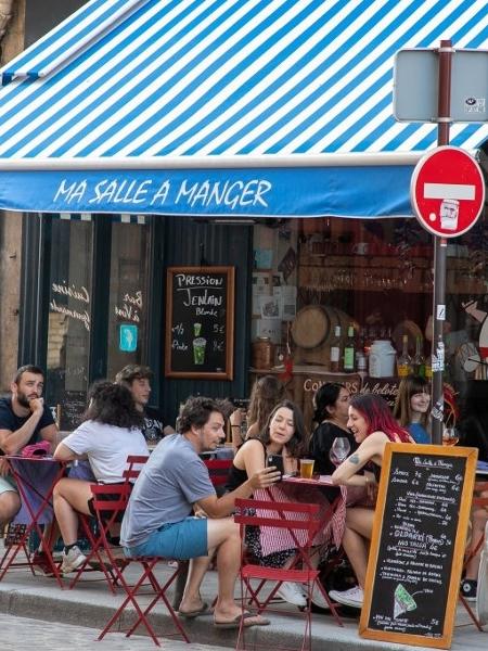 2.jun.2020 - Bares e restaurantes reabriram na França depois de quase dois meses fechados por causa da pandemia - Marc Piasecki / Getty Images