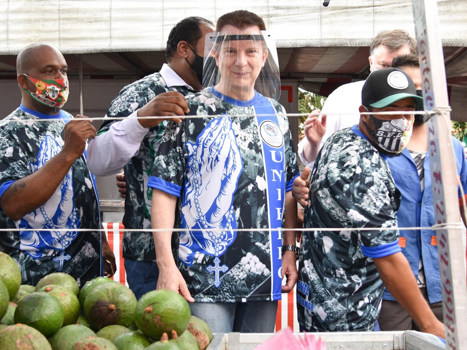 04 out. 2020 - Celso Russomanno (Republicanos) faz campanha em feira livre no Jacanã, na zona norte de São Paulo - ROBERTO CASIMIRO/FOTOARENA/ESTADÃO CONTEÚDO