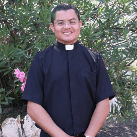 O padre Adriano da Silva Barros, da paróquia de Simonésia (MG) - Reprodução/Facebook