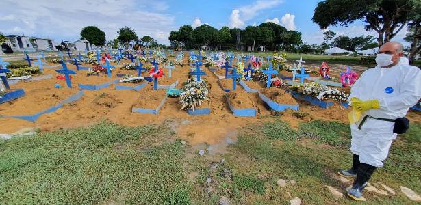 Ulisses de Souza Xavier, 52. Trabalha há 16 como coveiro em Manaus