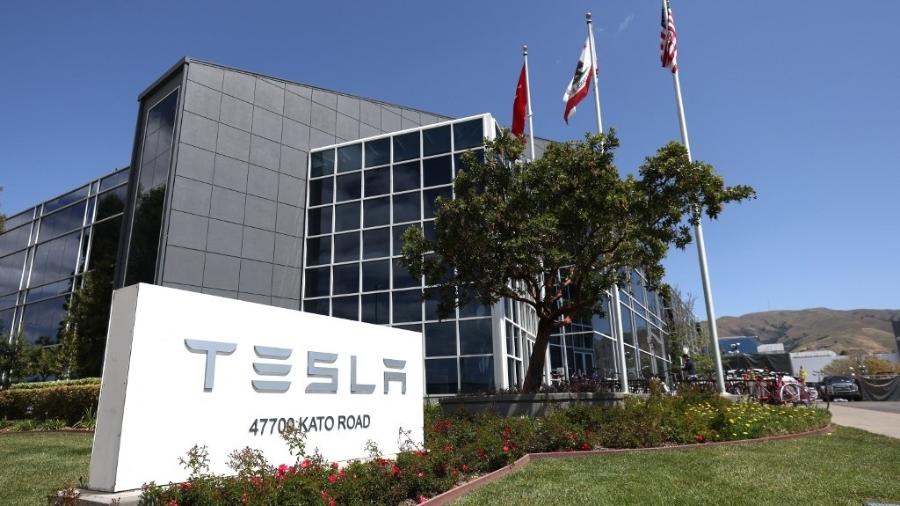 Fachada da Tesla em Fremont, Califórnia (EUA) - JUSTIN SULLIVAN / GETTY IMAGES NORTH AMERICA / Getty Images via AFP