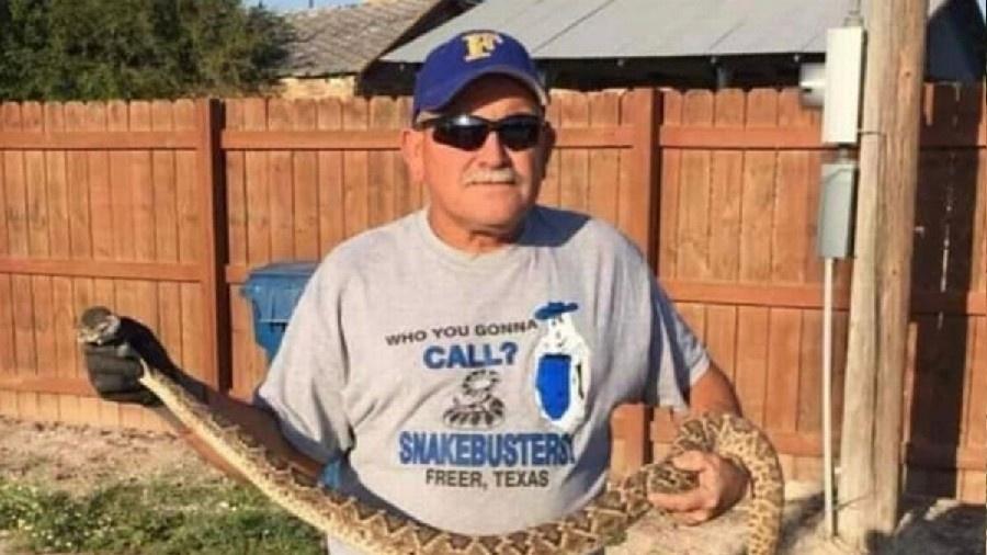 Eugene De Leon Sr era um famoso domador de serpentes no Texas. - Reprodução/Facebook