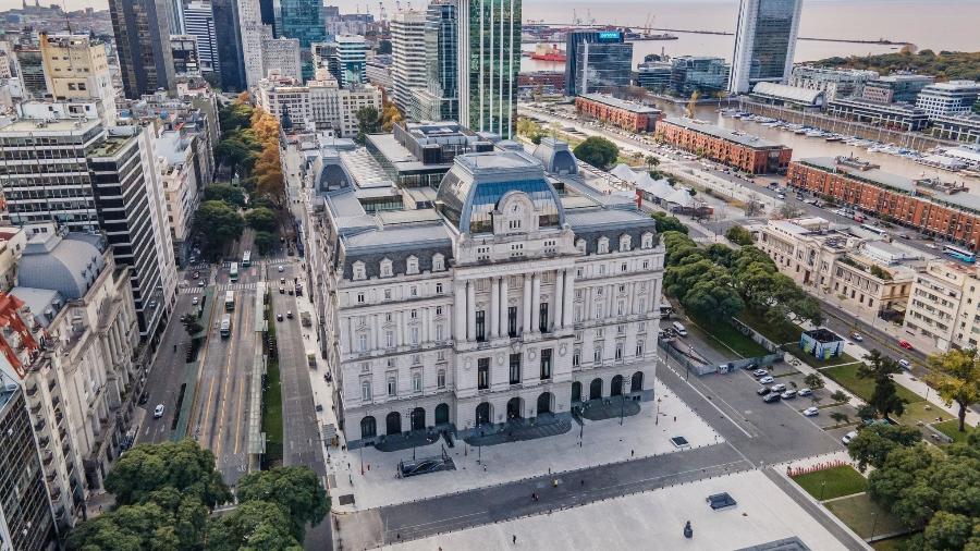 Imagem aérea do Centro Cultural Kirchner, considerado o maior da América Latina