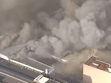 SP: Incêndio atinge shopping no Brás e fumaça chega até Bom Retiro