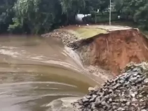 Chuvas causam estragos em Belo Horizonte; barragem rompeu